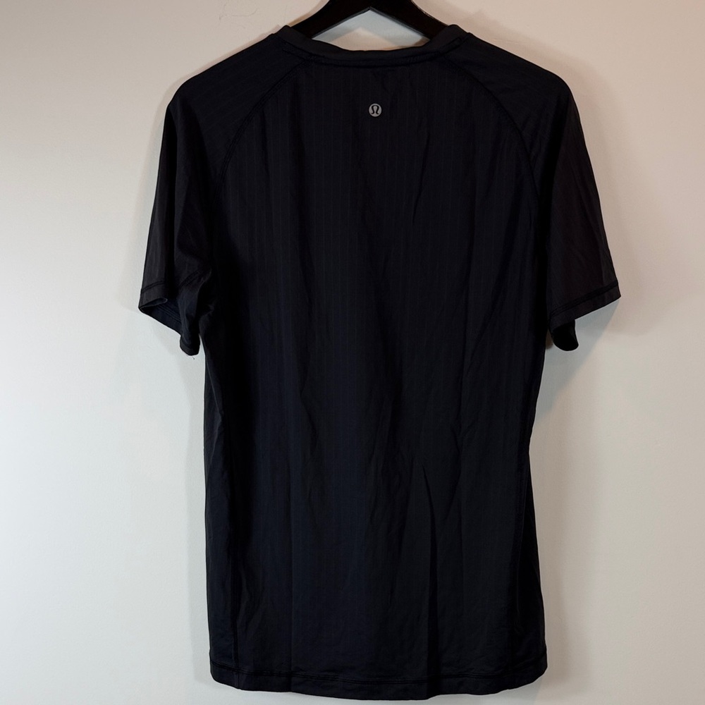 lululemon athletica Men's Black Short-Sleeve Sweat Wicking Athletic Tee - Picture 3 of 4